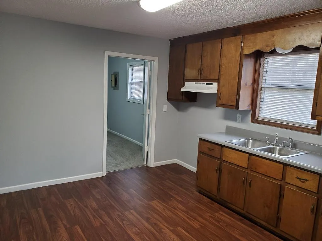 115 Edgewood Dr — Photo 3