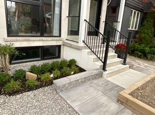 674 Manning Ave FLOOR 2, Toronto, ON M6G 2W4