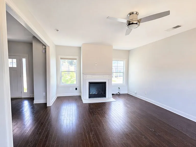 821 Westmoreland Cir NW — Photo 9