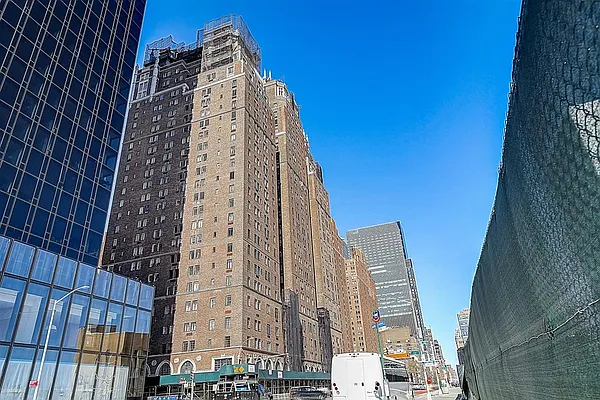 Sold by Redfin Real Estate | media 23