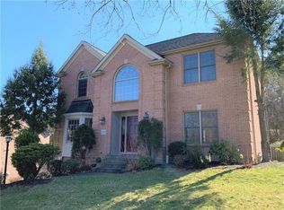1300 Wellington Dr, Pittsburgh, PA 15241
