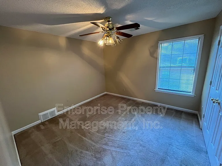 384 Walnut Trace Dr — Photo 16