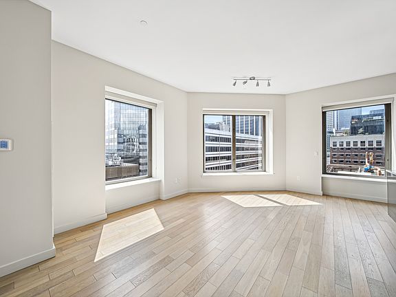 2nd image of 75 Wall St APT 30C