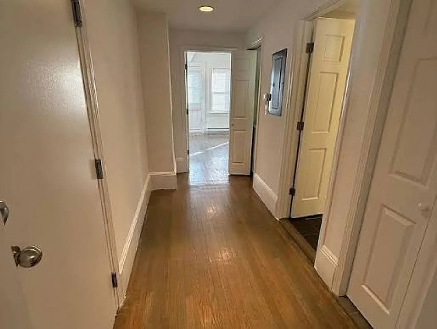 No Brokers Fee, No Security Deposit, In-Unit Washer and Dryer, Central Heat/AC, Parking for Rent,... — Photo 4