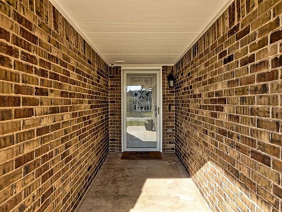 5th image of 14813 Broadway Ct