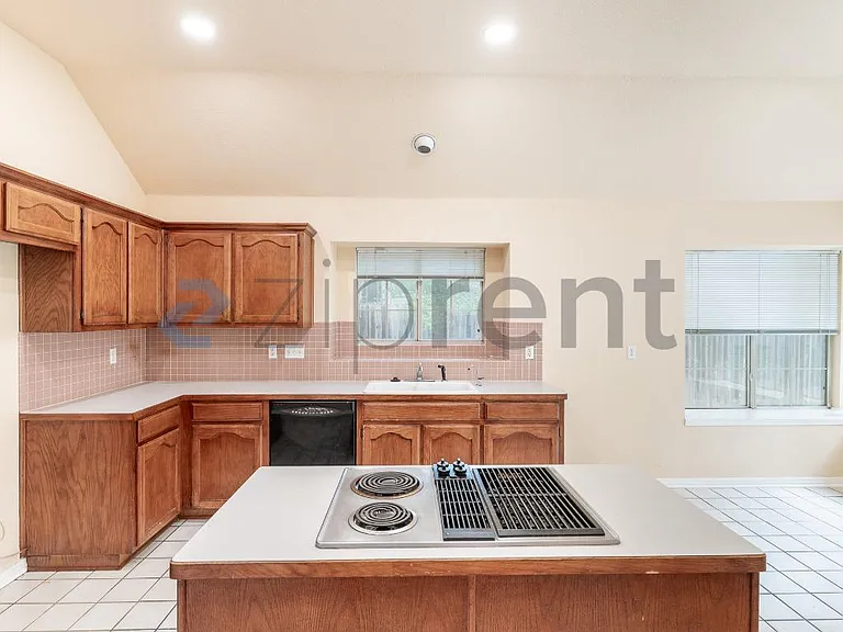 1215 Timber Bend Dr — Photo 8