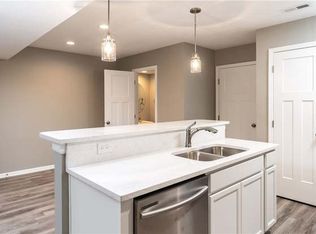 6158 Bristol Ln, Johnston, IA 50131
