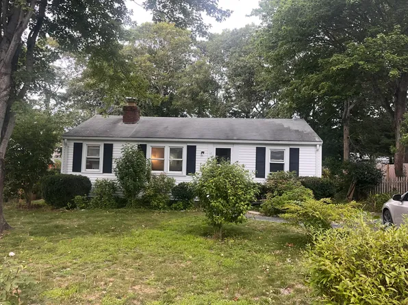 12 Lake Road E, West Yarmouth, MA 02673