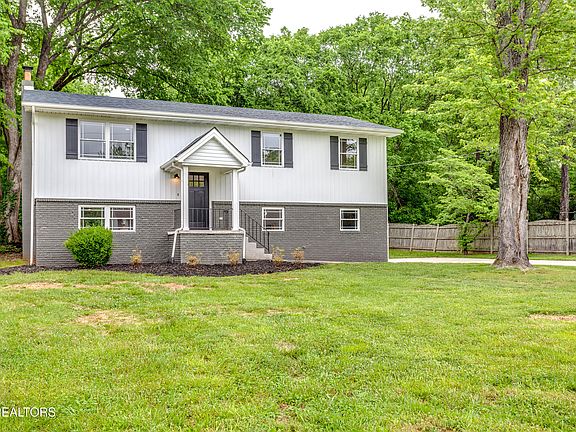 3rd image of 7605 Hawthorne Dr