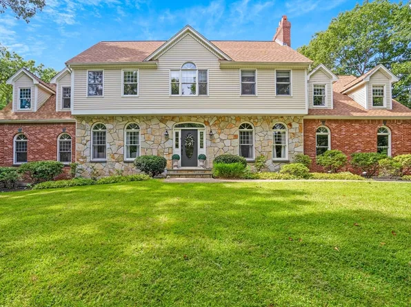 5 Mountain Rock Ln, Norfolk, MA 02056