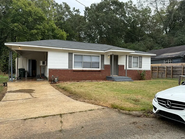409 Grimes St — Photo 8