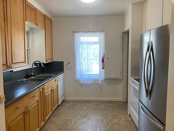 4th image of 763 E Empire Ave