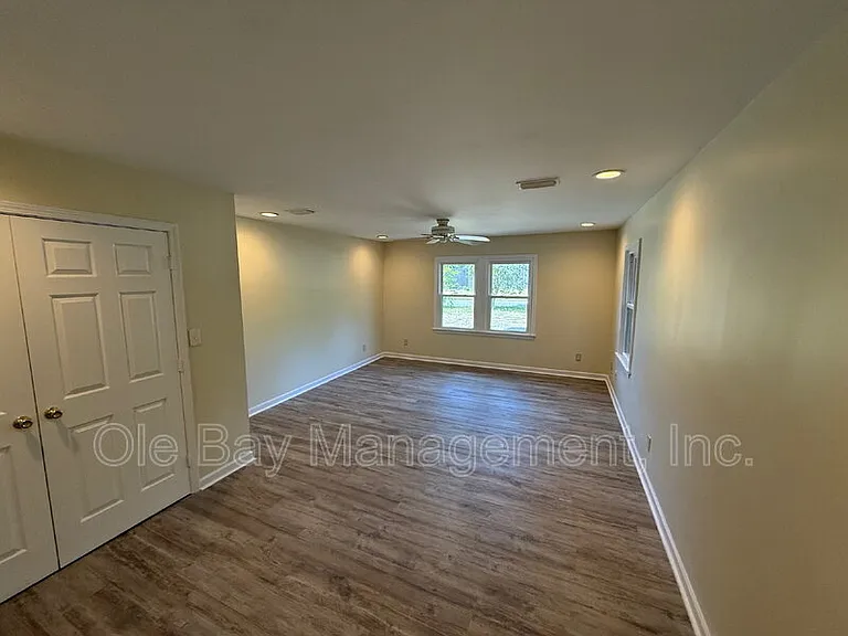 5011 Highcrest Dr — Photo 3