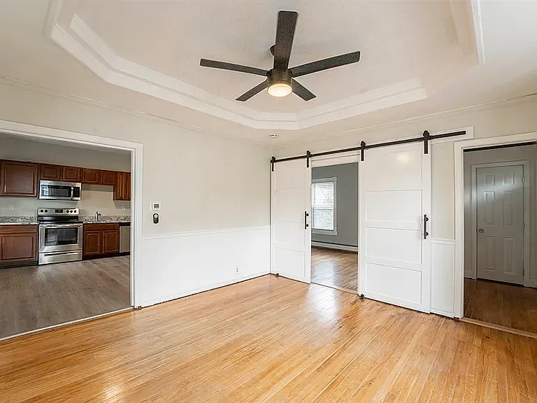 2 bed, 900 sqft, $2,500 — Photo 2