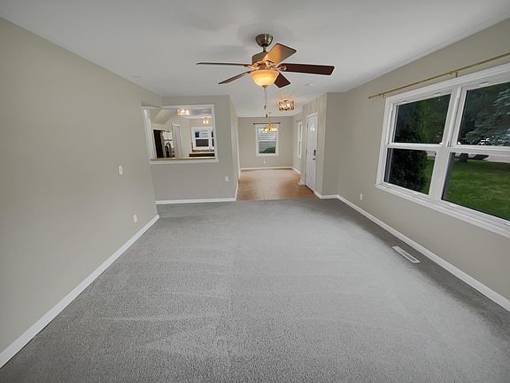 3rd image of 390 Carilla Ln