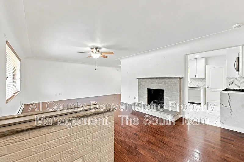 4 bed, 2.0 bath, 2320 sqft, $3,495 — Photo 4