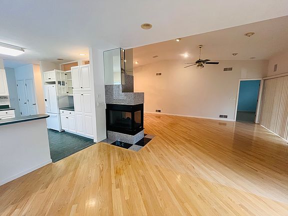 4th image of 108 Orchard Meadows Dr