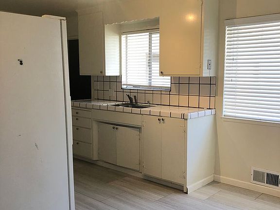 5th image of 1028 Nottingham Pl