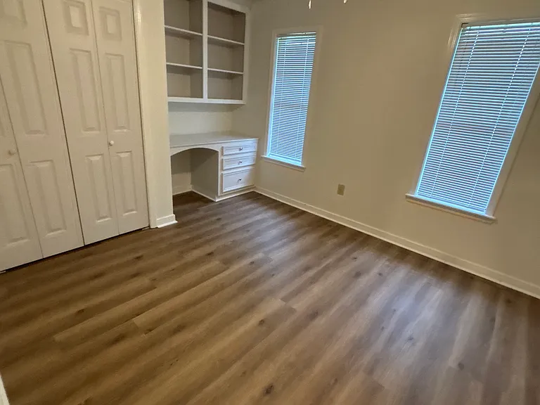 212 Hawthorne Dr — Photo 7