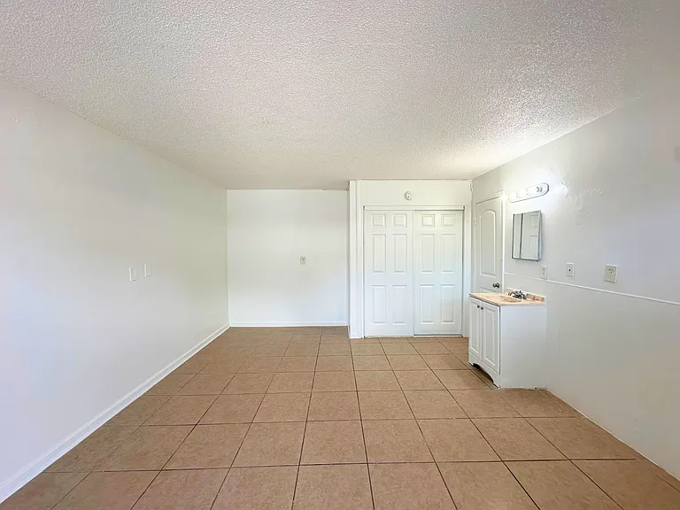 4611 South Congress Ave — Photo 9