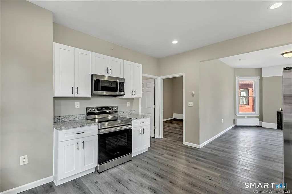 2 bed, 1.0 bath, 842 sqft, $1,499 — Photo 3