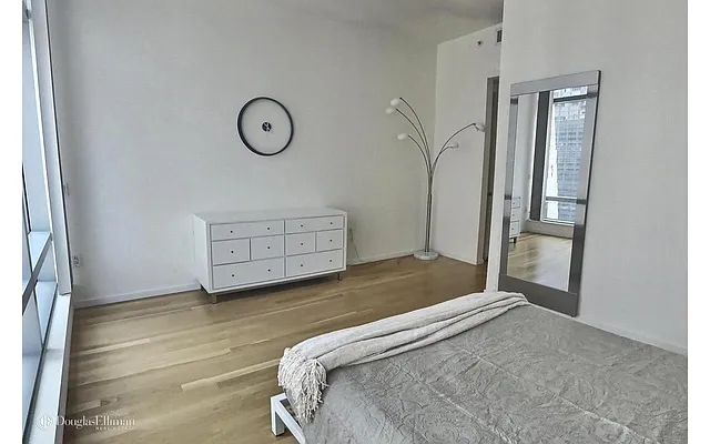 Rented by Douglas Elliman | media 19