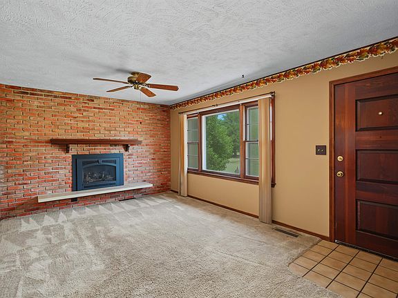 4th image of 1614 Beach St