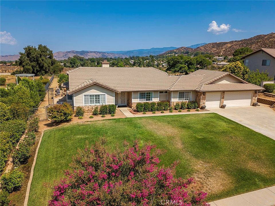 1st image of 36134 Serape Dr