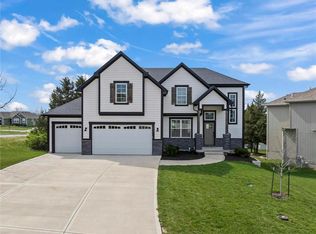 15511 Spruce St, Basehor, KS 66007