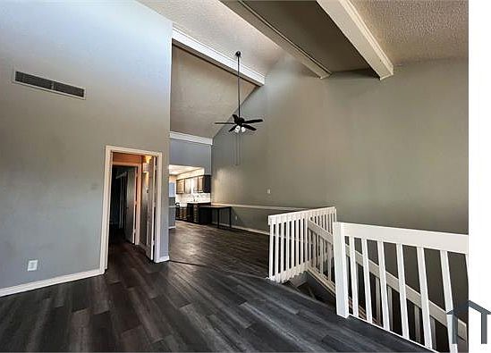 1st image of 3111 Lakeside Dr