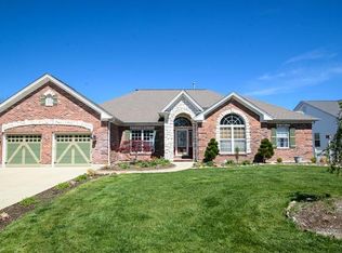 9609 Oakmont Woods Ct, Saint Louis, MO 63126