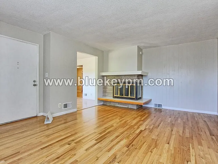 1102 NW 41st St — Photo 6