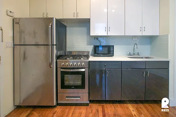 Rented by REZI | media 1