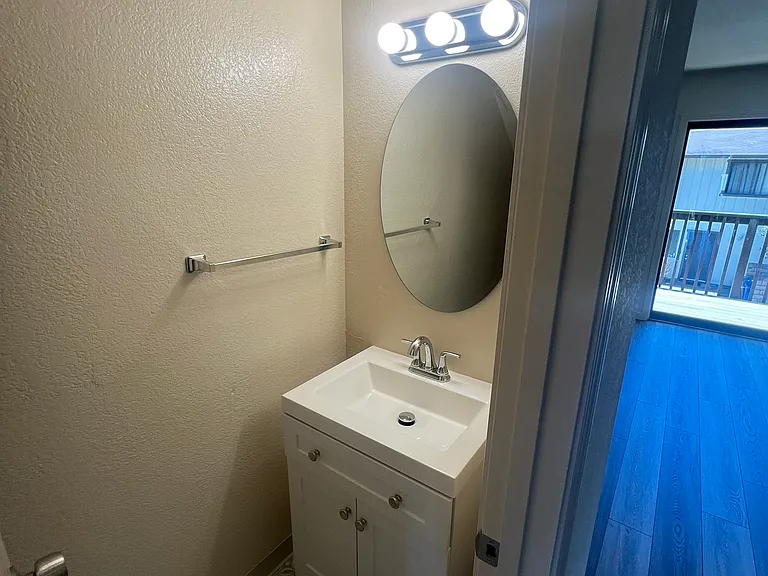 415 Dela Vina Ave #C — Photo 9