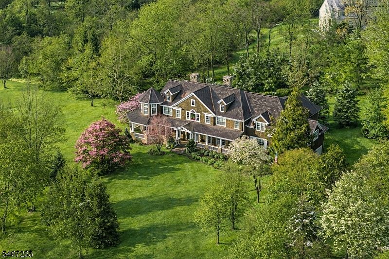 1st image of 48 Wisteria Way