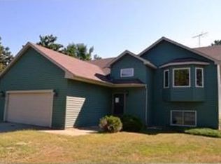 26151 Glen Oak Dr, Wyoming, MN 55092