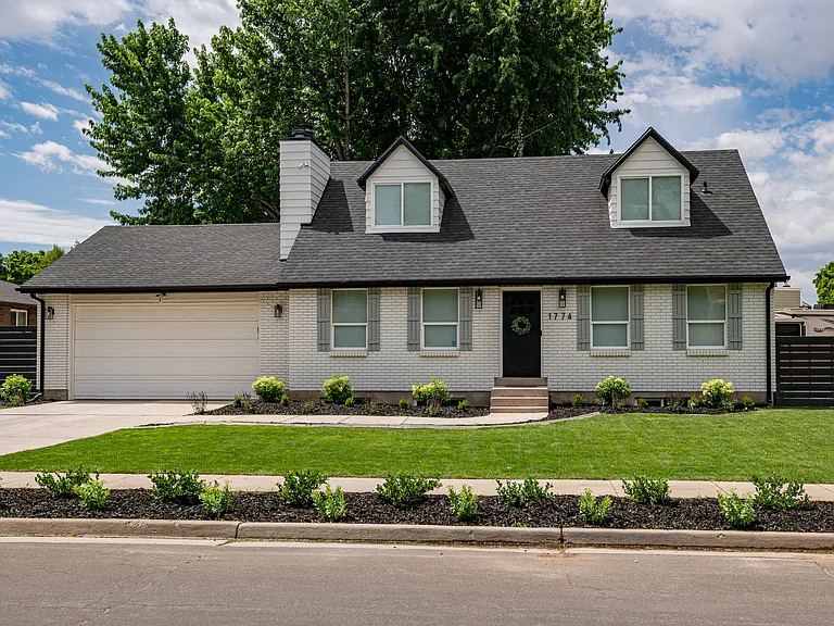 1774 E Faunsdale Dr — Photo 2