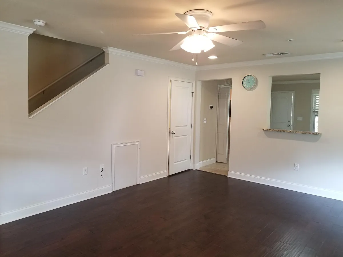 Living Room photo 4 - 4605 SW 48th Dr #153
