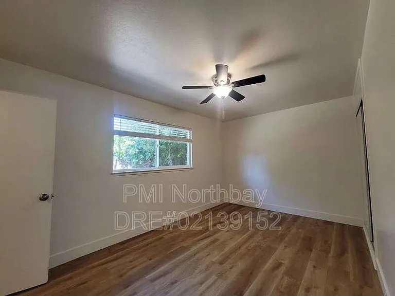 1019 Wallace St — Photo 7