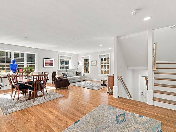 4th image of 15 Elbridge Ln #19