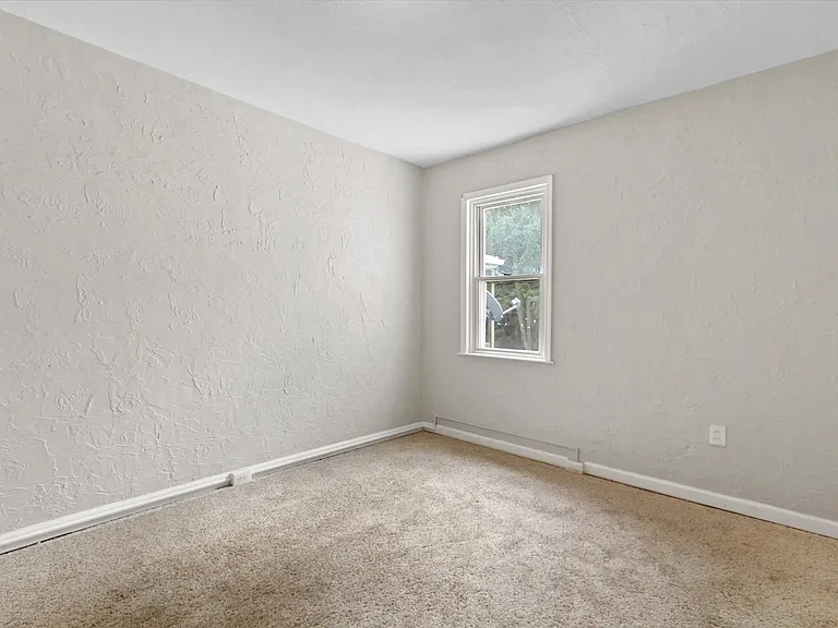 40 Laurel St — Photo 14