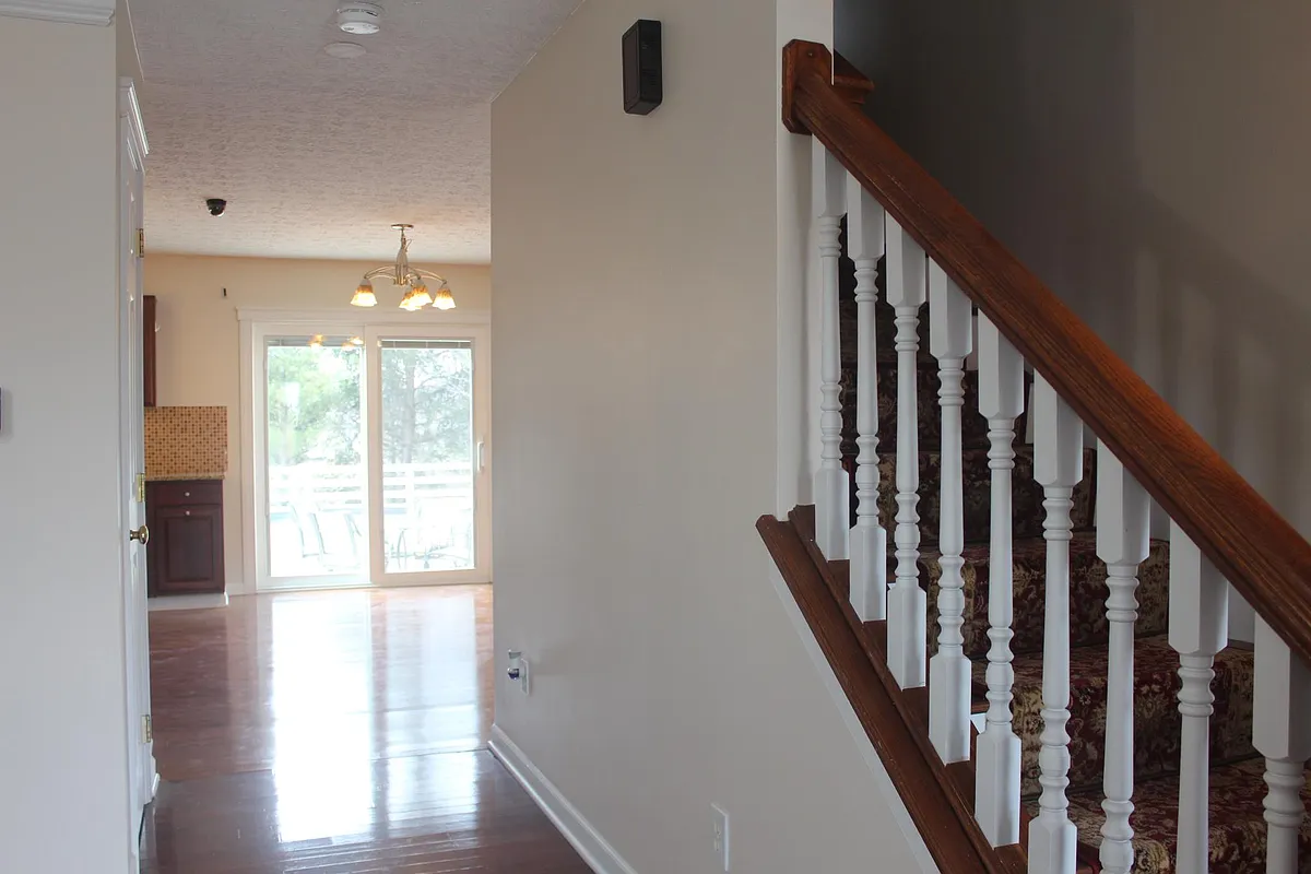 Building Photo - 5885 Blaverly Dr