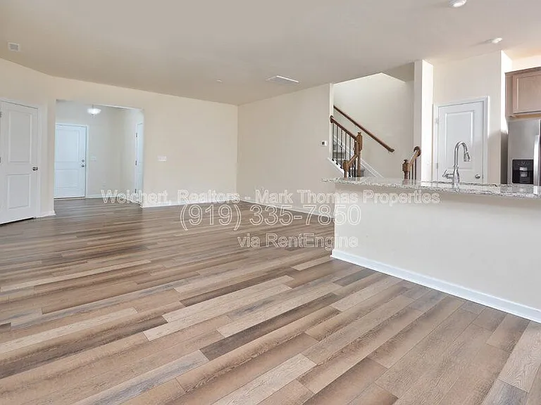 409 Vassar Dr — Photo 12