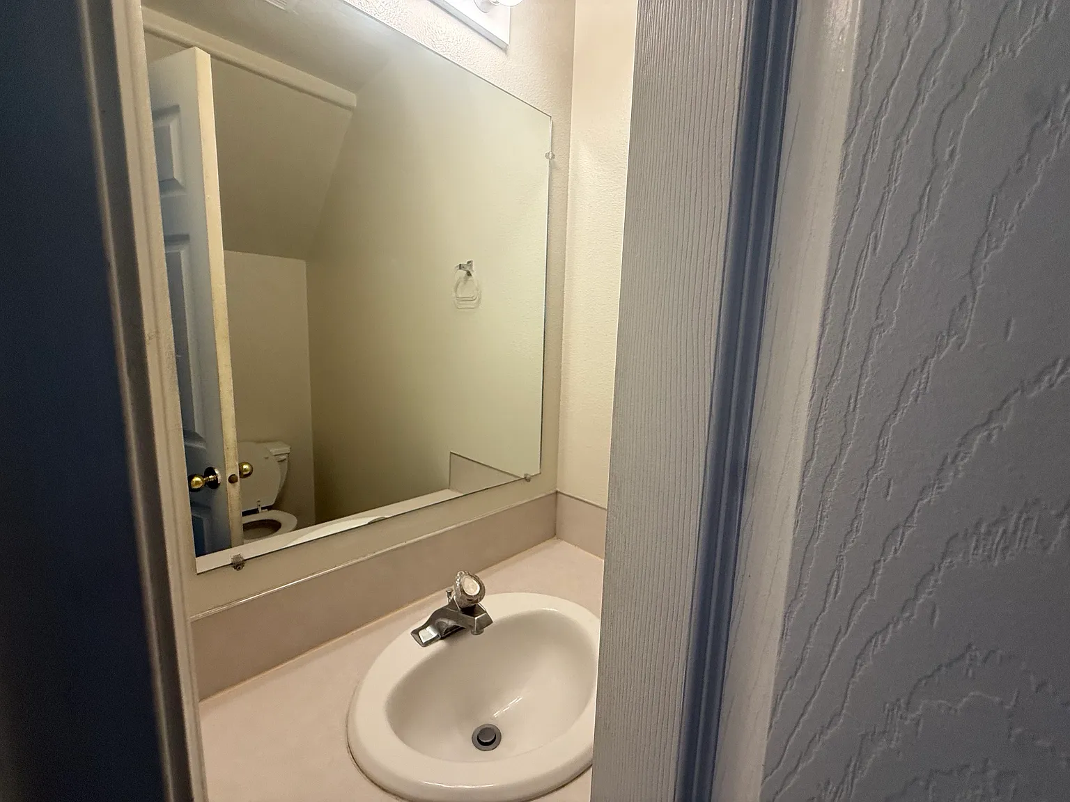 2 bed, 1.5 bath, 1020 sqft, $925 — Photo 4