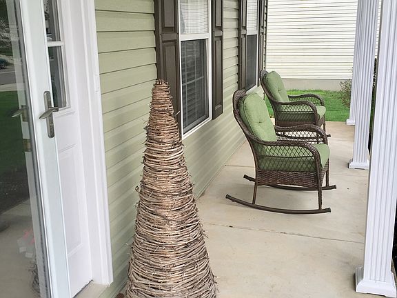 4th image of 914 Marcia Dr