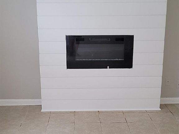 2nd image of 2085 Lenoa Ln