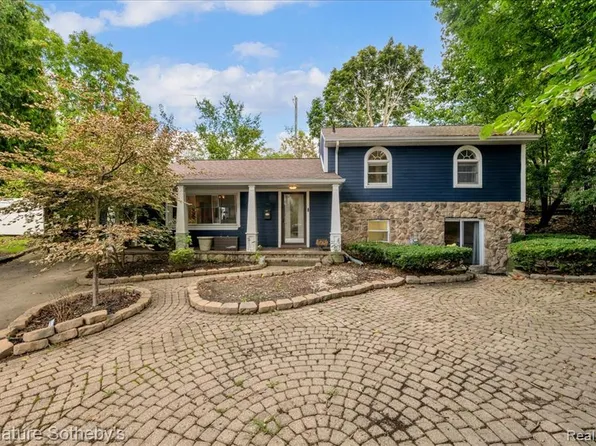 598 Park St, Birmingham, MI 48009