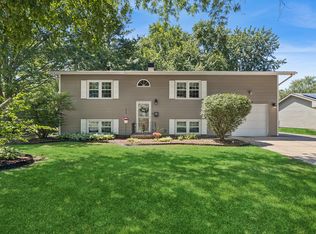 725 Wiltshire Ct, Crystal Lake, IL 60014