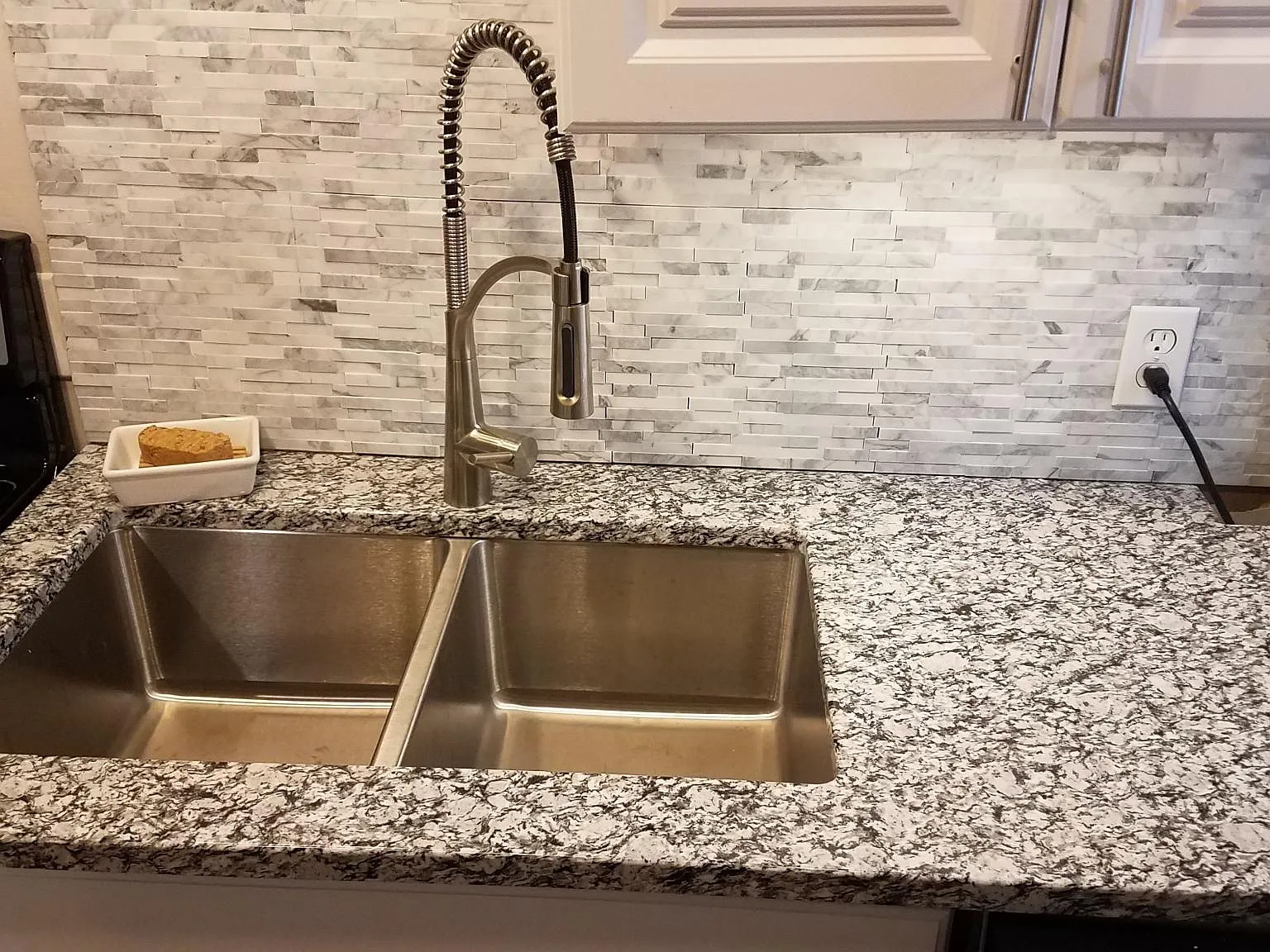 1 bed, 850 sqft, $1,299 — Photo 2