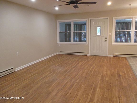4th image of 552 Sheffield Court #100D
